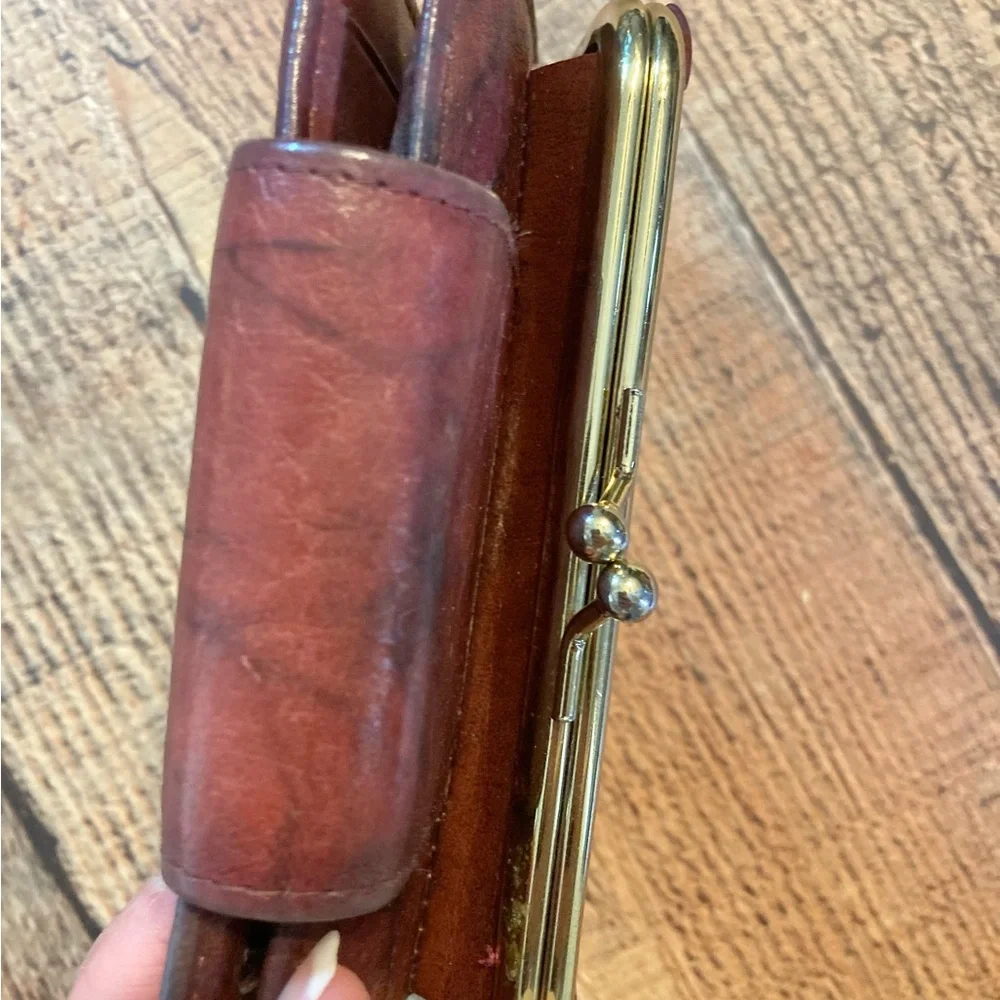 Buxton Vintage Marbled Mahogany Leather Bifold‎ Kisslock Coin Pouch Wallet